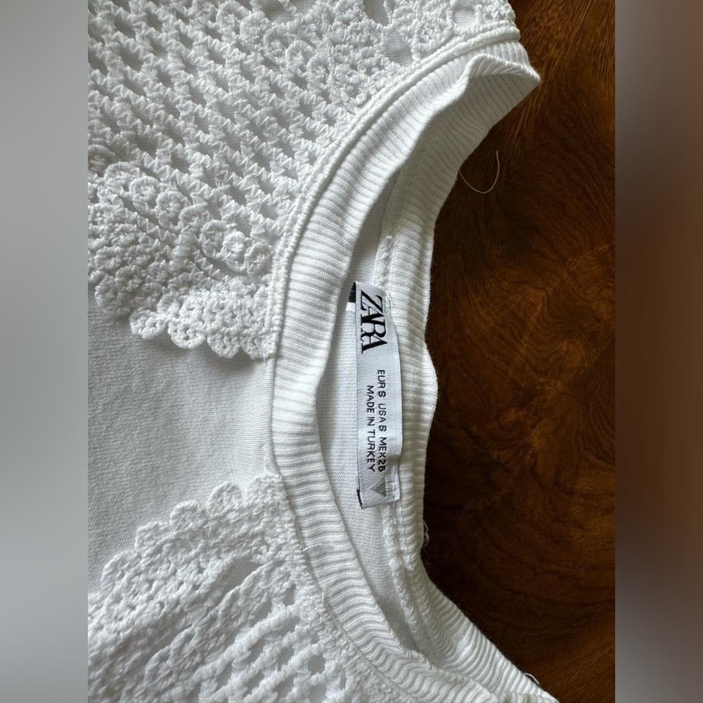 Zara lace detail T-Shirt in white, size S
